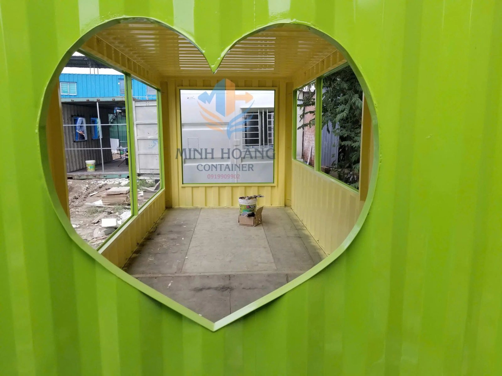 Container Showroom 20 Feet Xanh Lá Viền Đen – Thiết Kế "Check-in" Độc Đáo & Thu Hút